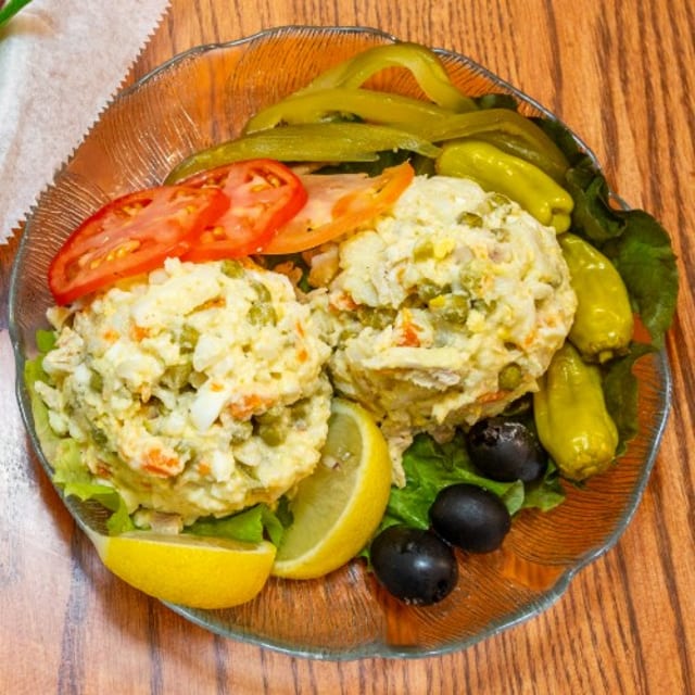 Salad Oloviyeh.