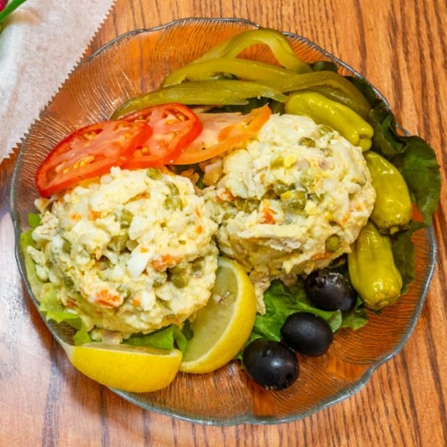 Salad Oloviyeh.