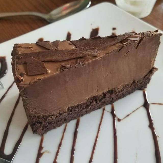 Chocolate Mousse Cake (14 Slices).