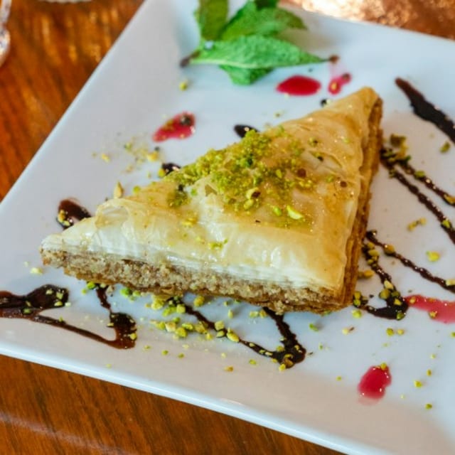 Baklava (Tray of 10).